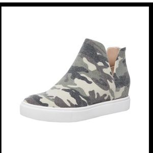 Steve Madden Georgie Wedge Sneakers 7.5 Camo Green